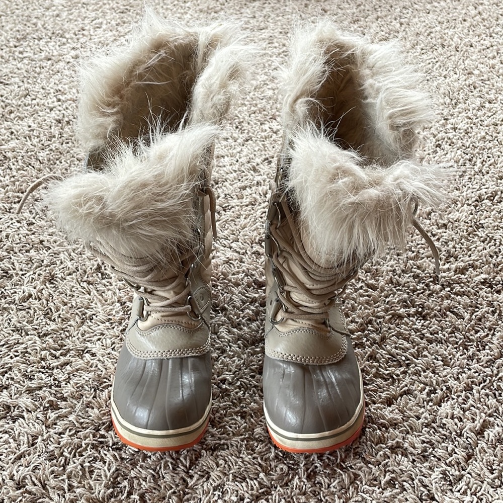Women’s Sorel Winter Lace Up Boots, Size 7 - Picture 2 of 9
